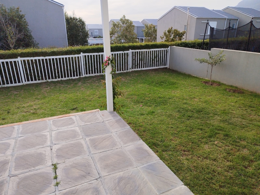 To Let 3 Bedroom Property for Rent in Somerset Lakes Western Cape